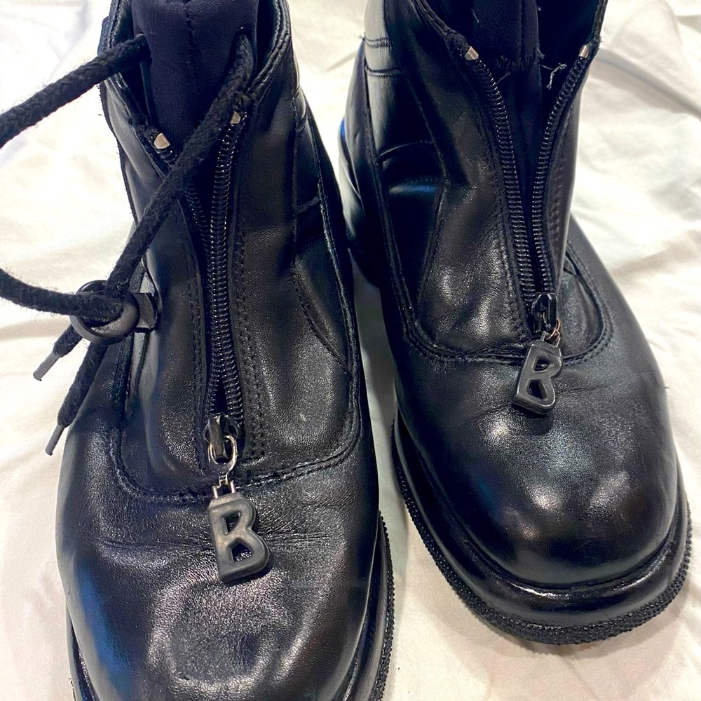 Bogner after ski ankle boots.